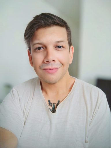 Juan Manuel Martinez Profesor de canto - Técnicas Chamánicas
Juan